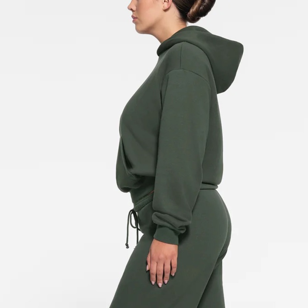SKIMS Cotton Fleece Classic Hoodie | Spruce - Picture 2 of 12